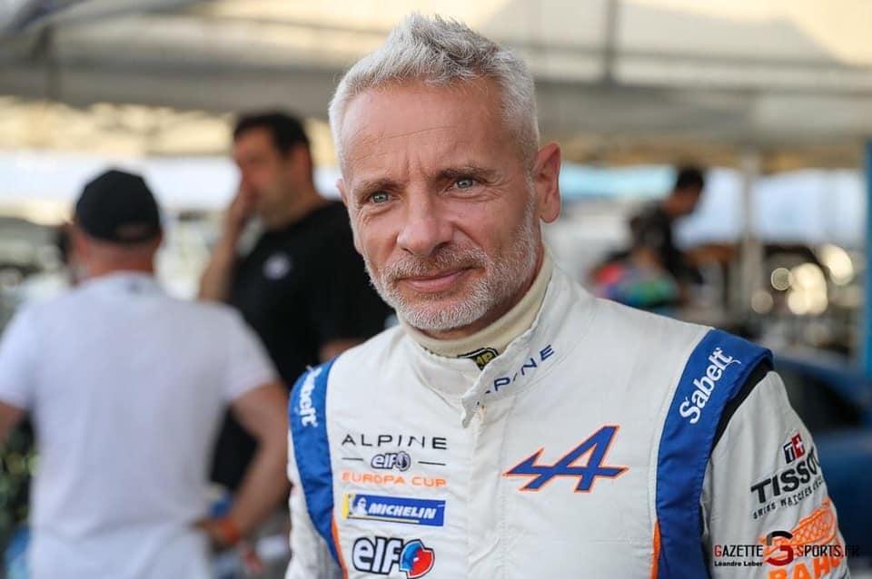 Laurent Hurgon en combinaison de pilote Alpine