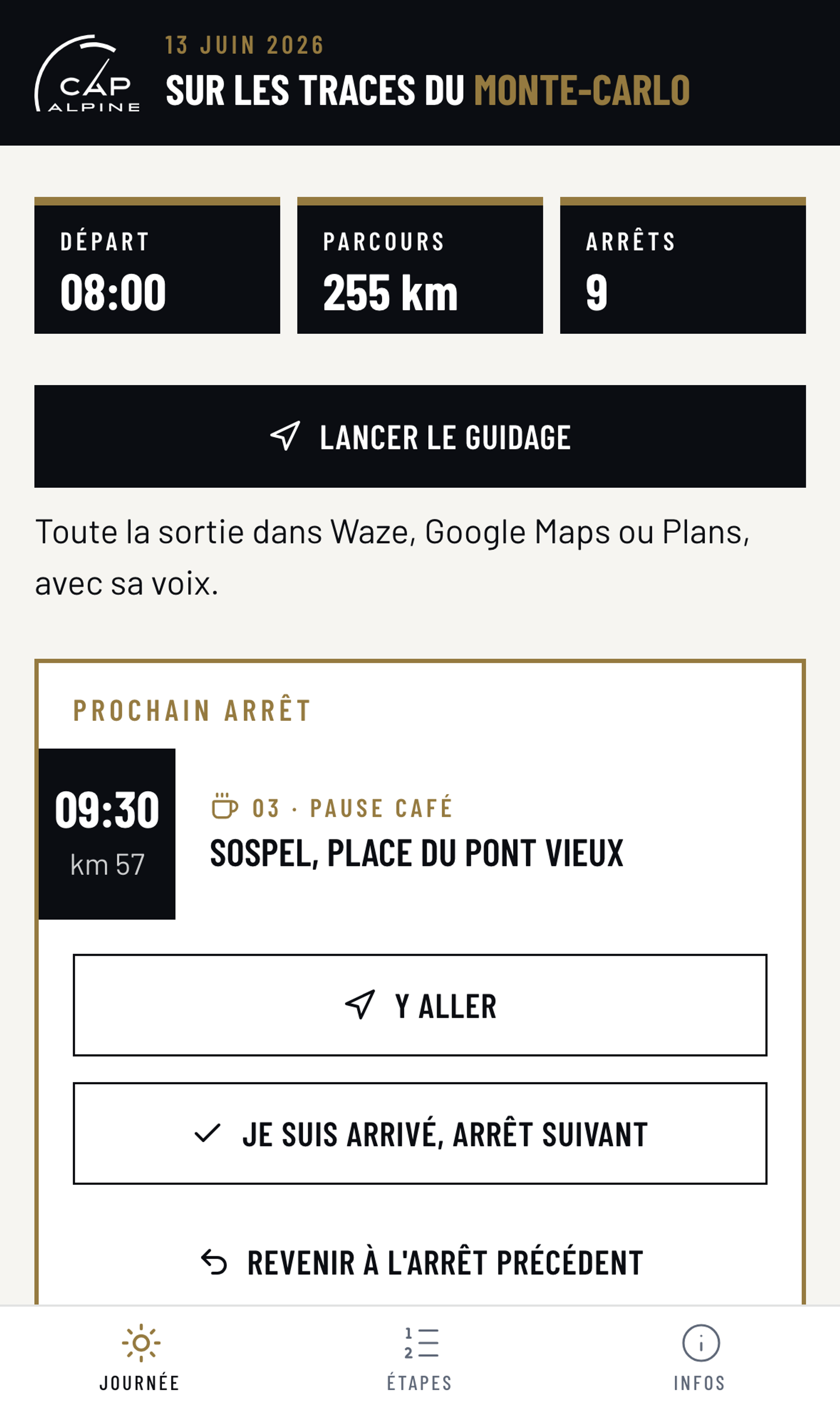 Le roadbook du club ouvert sur un téléphone : la liste des arrêts et la carte.